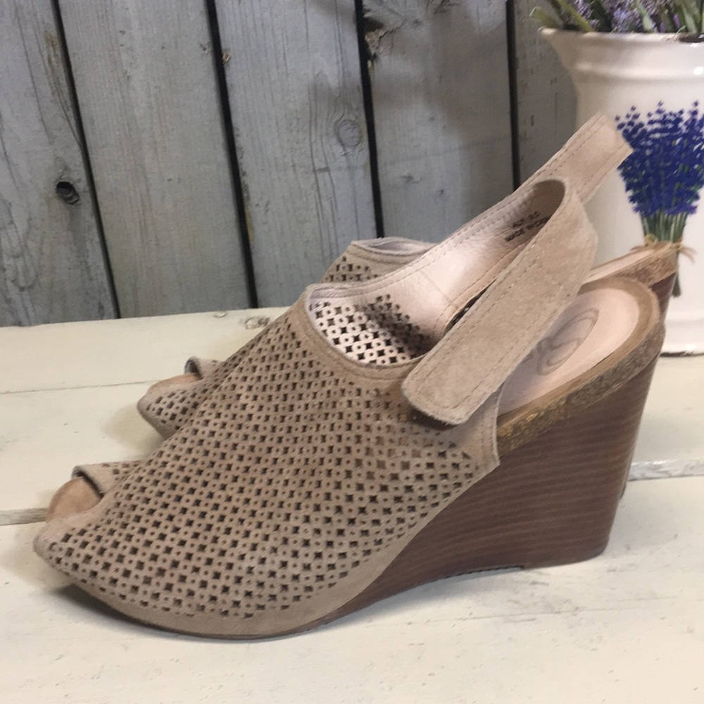NWOT Sudini “Aly” Sandals